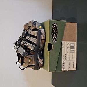 *Like New* Children/Toddler Keen Newport H2 Sandal- Size 8
